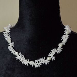 Bridal white seed bead necklace with pearls